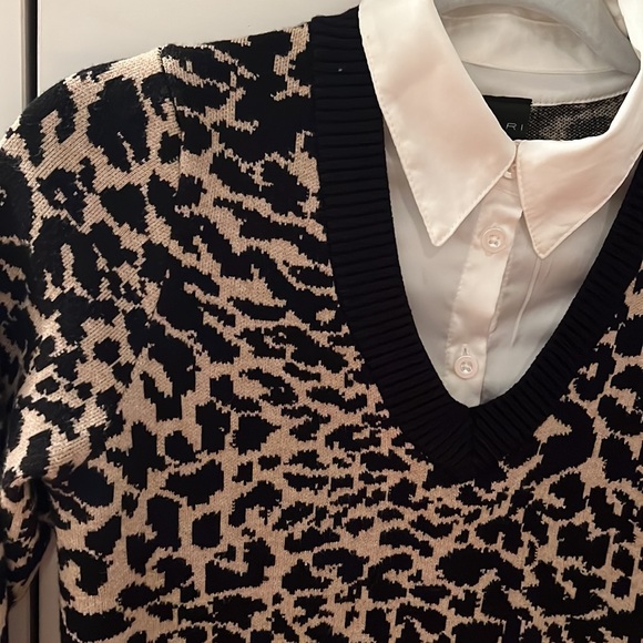 TAHARI Cheetah Print Button Up/Sweater Blouse - Picture 9 of 9